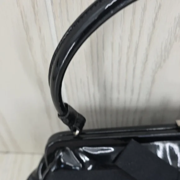 Elegant Black Women's Handbag - Picture 4 of 10